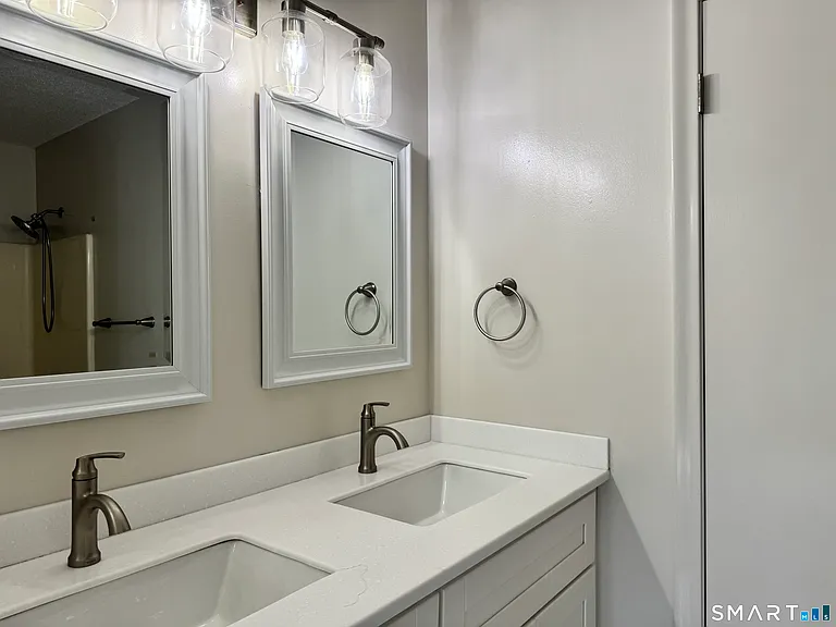 11 Hilltop Dr #11 — Photo 7