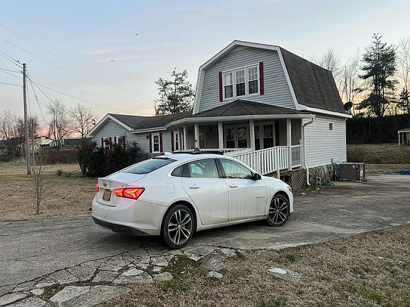 2nd image of 565 Brattontown Cir