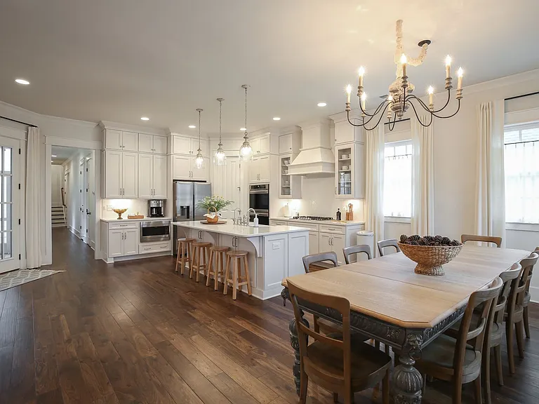 237 Stephens Valley Blvd — Photo 2