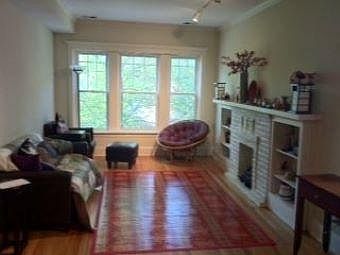 2nd image of 1649 W Balmoral Ave