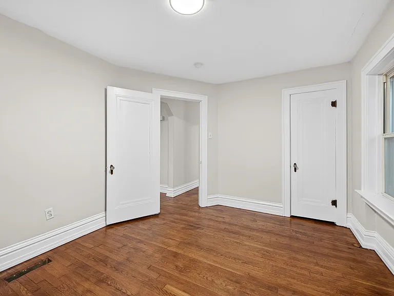 6135 Newport Ave — Photo 11