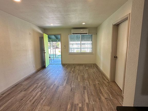 5th image of 4948 Gaston Ave #4948F