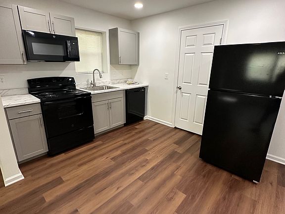 5th image of 392 2nd St #A