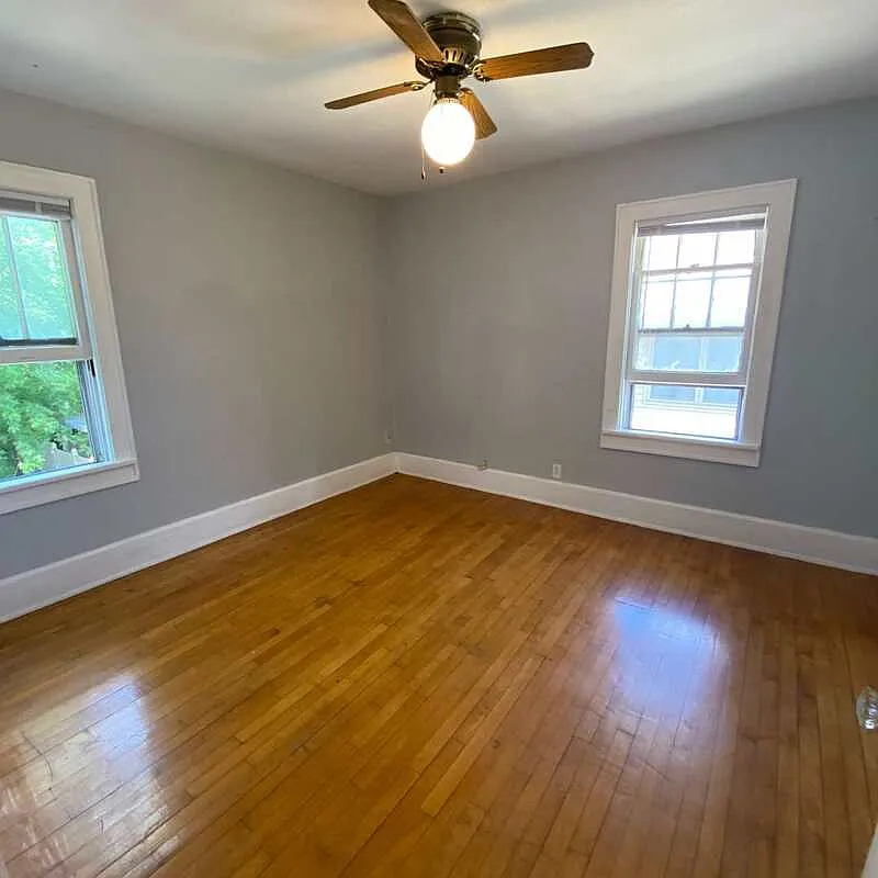 2 bed, 1.0 bath, $1,079 — Photo 3