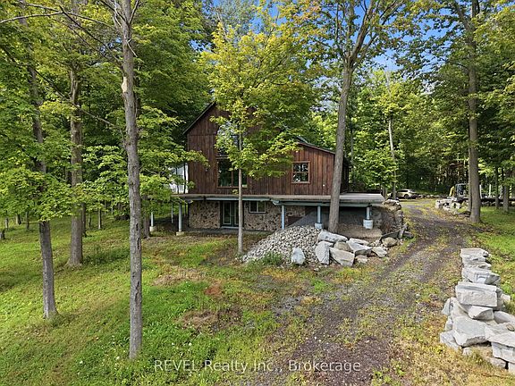 2nd image of 1247 Chippawa Creek Rd