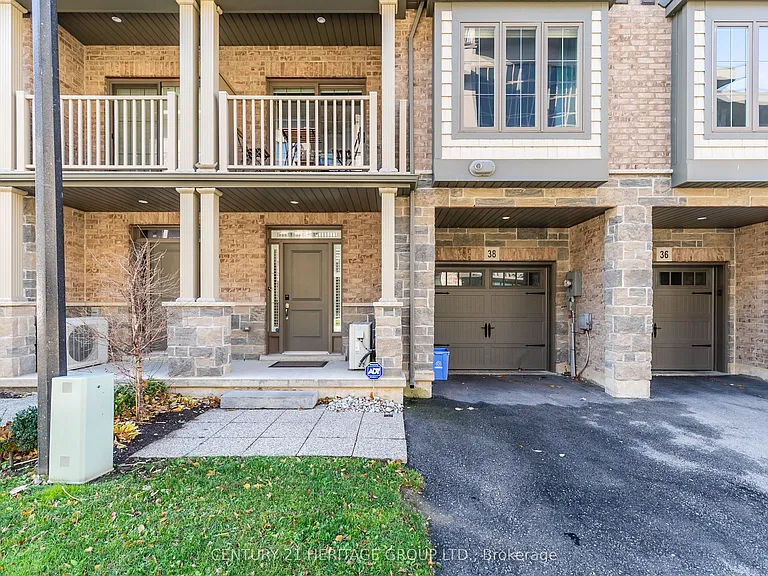 38 Southshore Cres — Photo 2