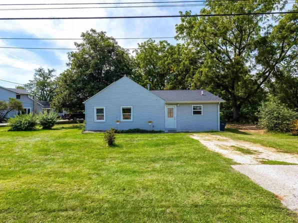 8326 Knoxville Rd, Milan, IL 61264