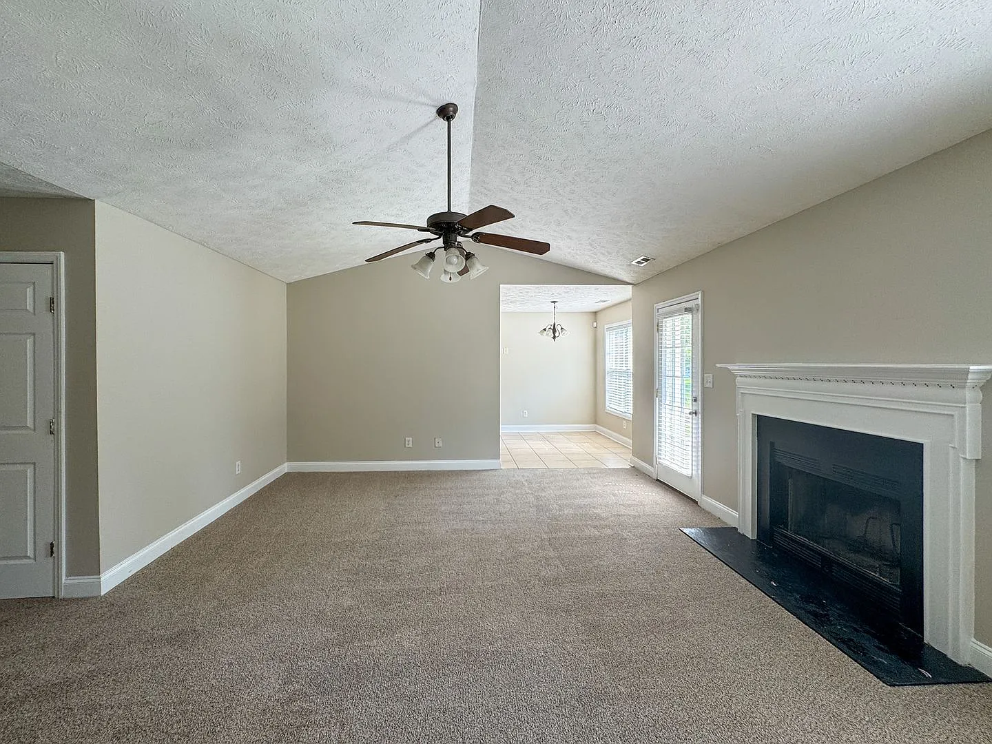 3 Bed 2 Bath Home Plus Bonus Room — Photo 3