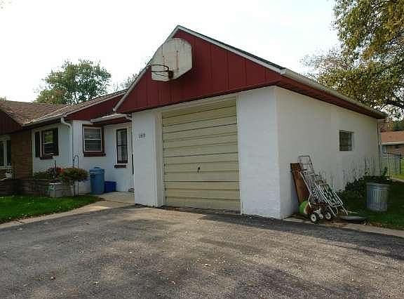 2nd image of 1413 S Woodside Dr