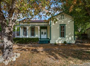 221 Caddell Ln, New Braunfels, TX 78130