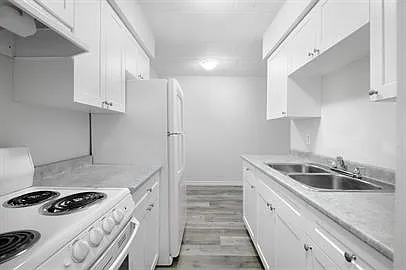 591 Wellington Ave #203
