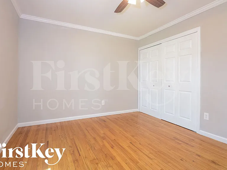 11321 Amboy Ln — Photo 8