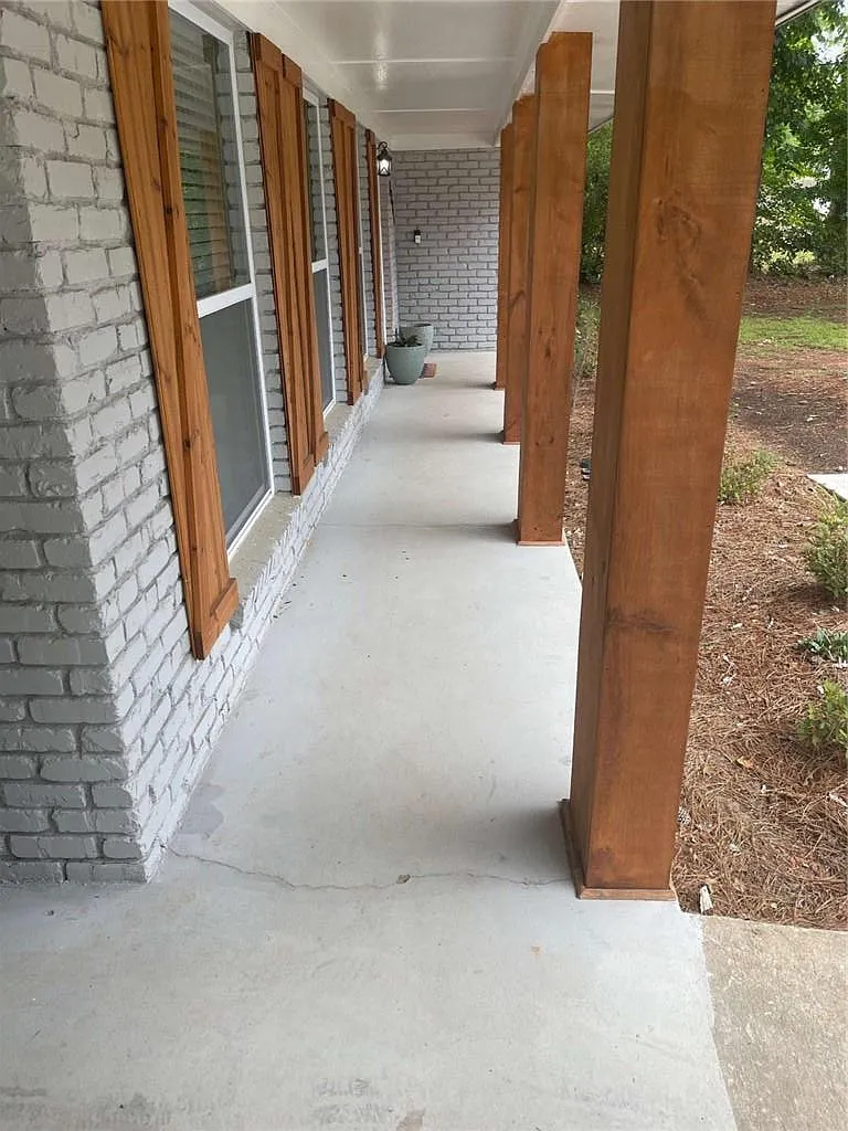 3 bed, 2.0 bath, $2,100 — Photo 2