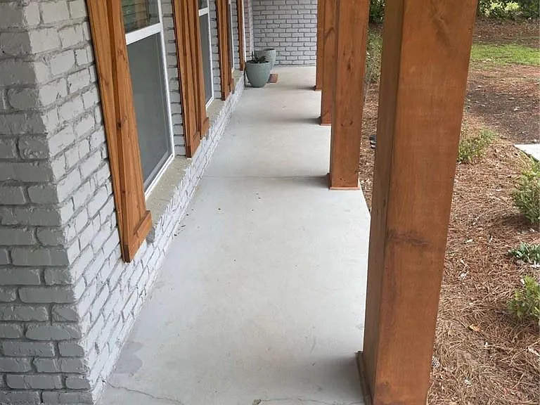 2271 Columbia Dr — Photo 2