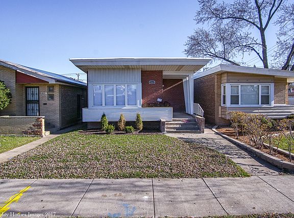 3rd image of 8955 S Oglesby Ave