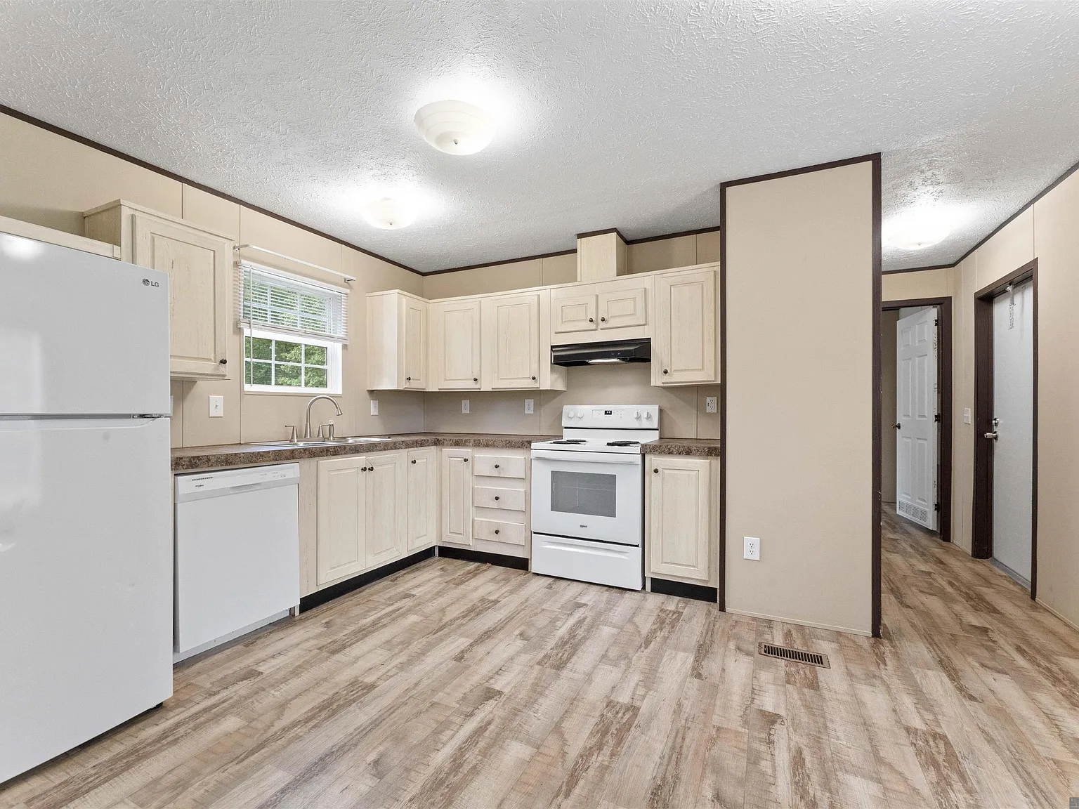 3 bed, 1280 sqft, $1,700 — Photo 3