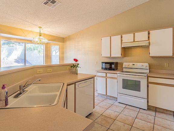 4th image of 7765 S Claremon Ave