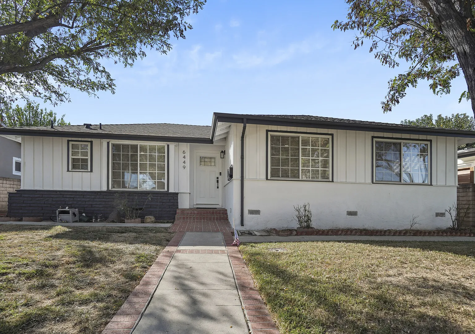 West Valley Modern Home Spacious Yard for Pets with Office — Photo 2