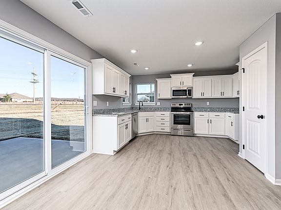 4th image of 944 Cottonwood Ct