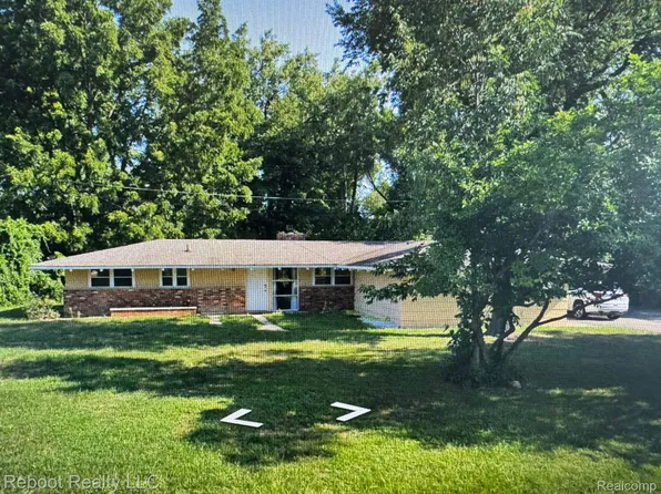 3627 Shallow Brook Dr, Bloomfield Hills, MI 48302