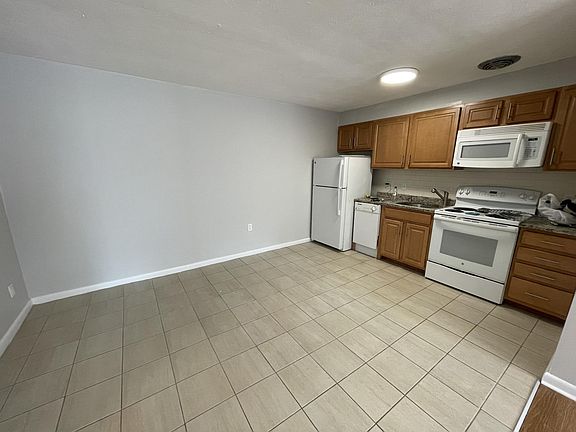3rd image of 218 Babcock St #D1