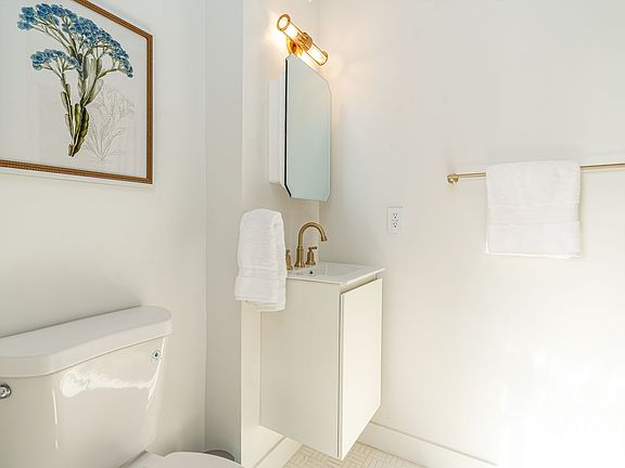 4th image of 202 E Wilson Ave #214
