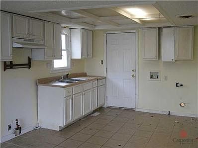 4th image of 1533 Standish Ave