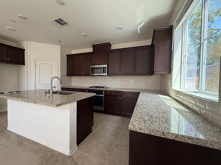 7103 Montecito Ln — Photo 4