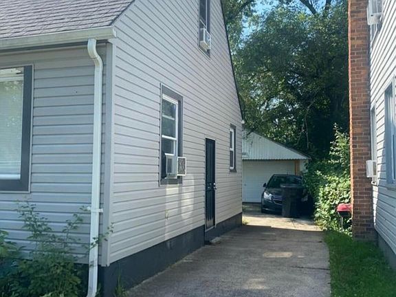2nd image of 17227 Curtis St
