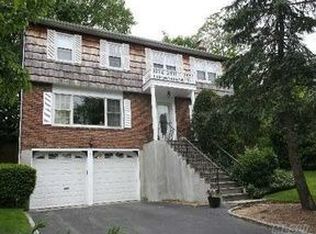 7 Wedgewood Ct, Manhasset, NY 11030