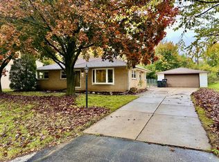 7010 W Carpenter Ave, Greenfield, WI 53220
