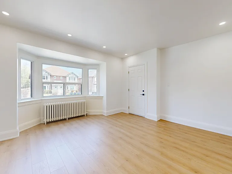 1214 Avenue Rd — Photo 27