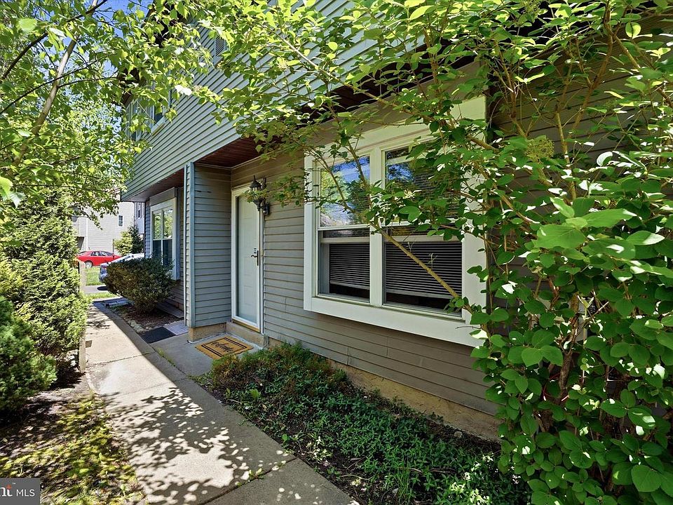 1st image of 2 Horseshoe Cir