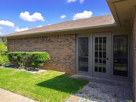 2nd image of 14 Wellington Dr