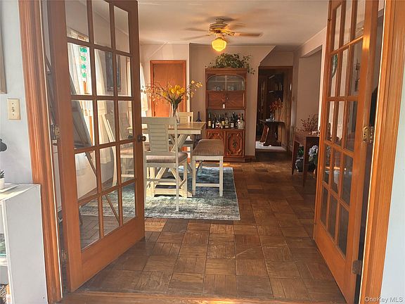 5th image of 305 Bayville Avenue