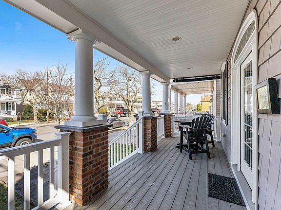 5th image of 1323 Wesley Ave #A