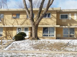 1222 N Wheeling Rd, Mount Prospect, IL 60056