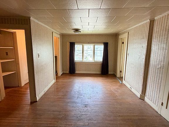 2nd image of 108 Buffalo St