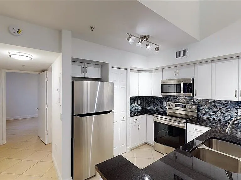 1210 Wildwood Lakes Blvd #306 — Photo 4