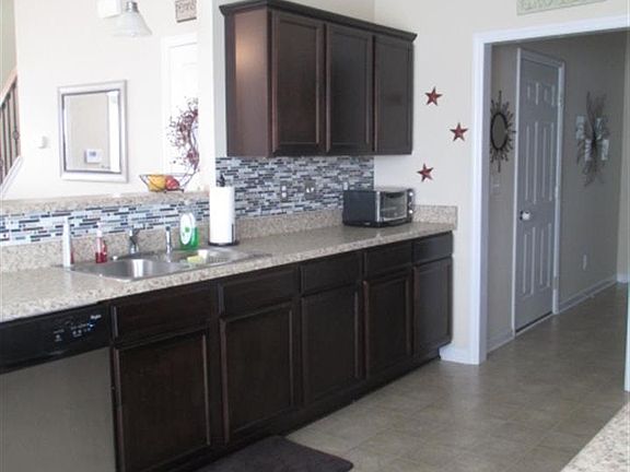 5th image of 126 Groveshire Pl