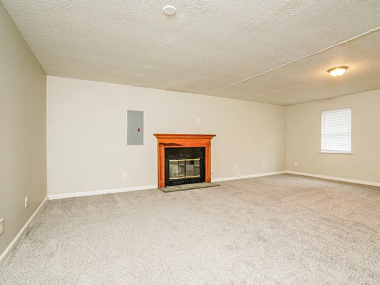 4877 Plymouth Trce — Photo 9