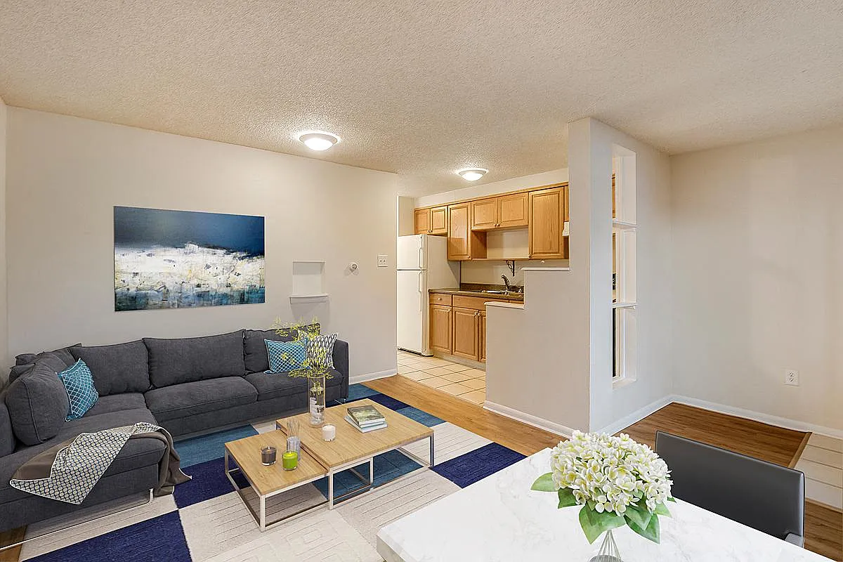Washington Apartments — Photo 1