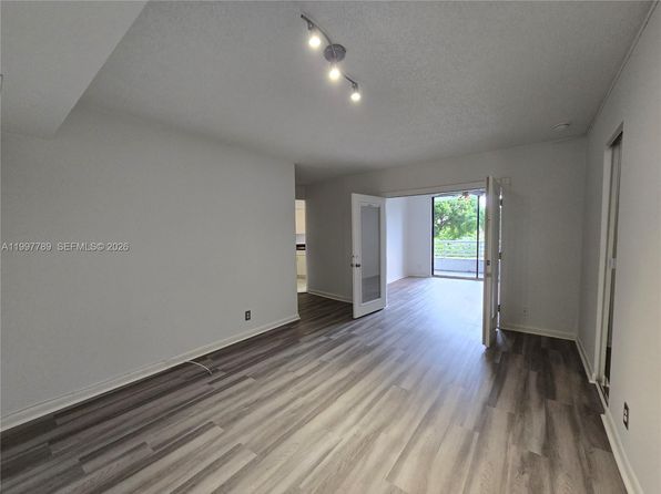 3300 NE 192nd St APT 210