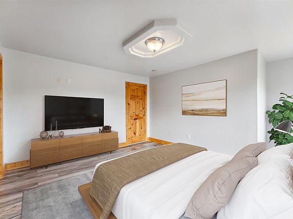 2nd image of 80 Cove Blvd #103