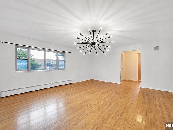 5th image of 439 Bergen Blvd