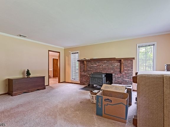 4th image of 12 Dogwood Dr