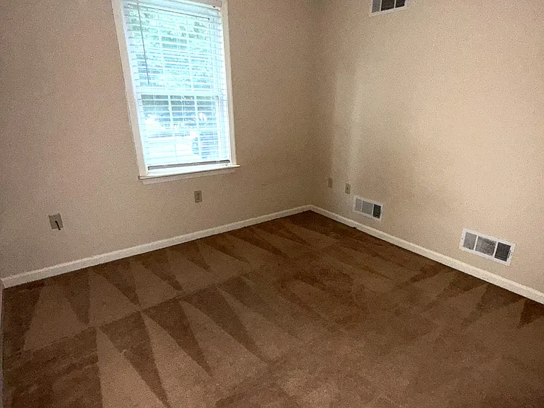 5446 Oxford Dr — Photo 6