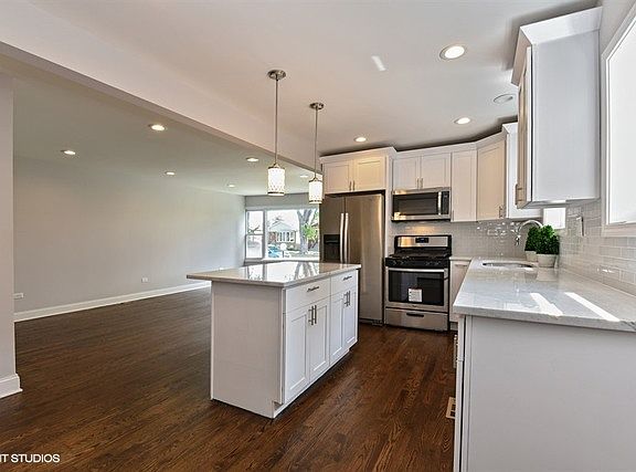 5th image of 9028 S Oglesby Ave