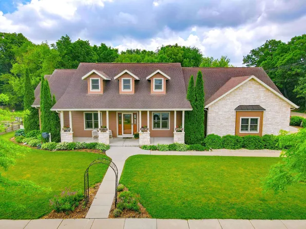 401 Highland Rd, Cambridge, WI 53523