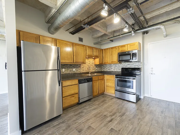 230 West Alabama Apartments — Photo 22